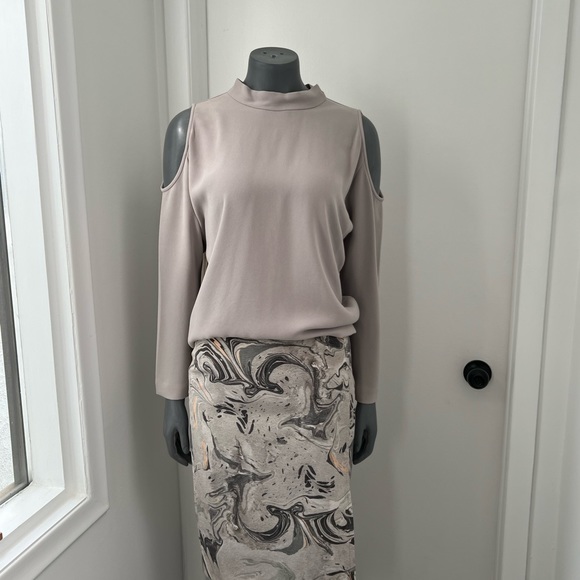 Wilfred open shoulder blouse - Picture 2 of 5